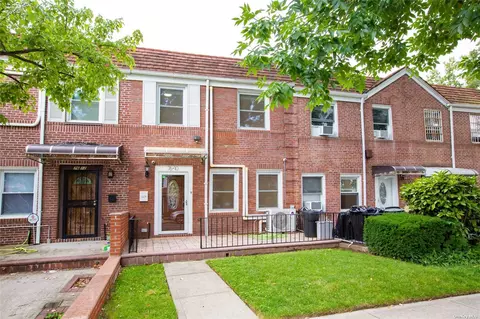 76 10 169th St, Fresh Meadows, NY 11366