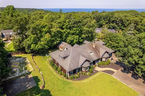 41 Beach St, Miller Place, NY 11764