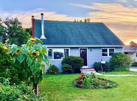 465 Beacon Ave, Lindenhurst, NY 11757