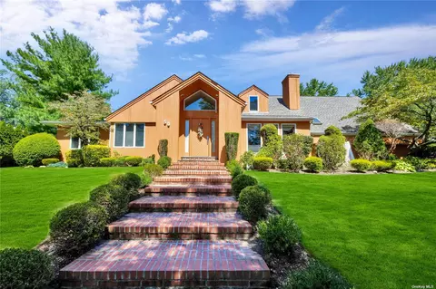 50 Crest Rd, Manhasset Hills, NY 11040