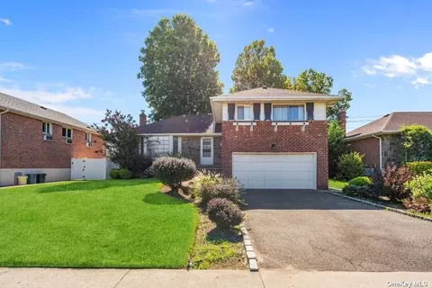 7 Sunbeam Rd, Syosset, NY 11791