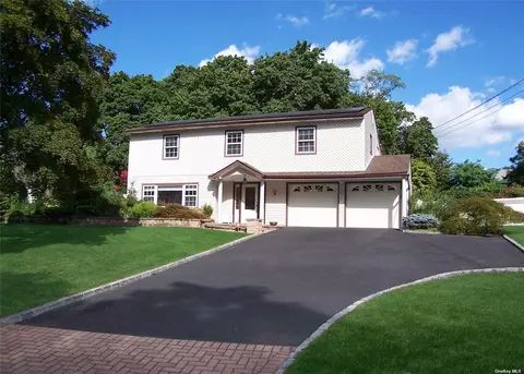 95 Walnut St, Lake Grove, NY 11755