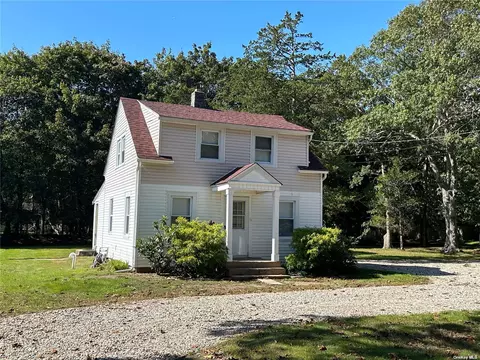 328 Railroad Ave, Center Moriches, NY 11934