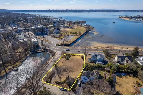 15 Shore Rd, Port Washington, NY 11050