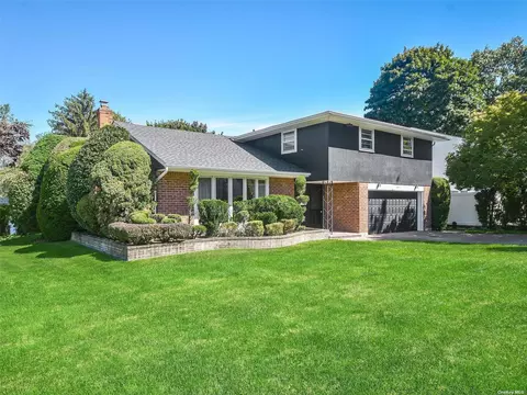 15 Linda Ln, Plainview, NY 11803