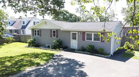 446 Hawkins Road Rd, Selden, NY 11784