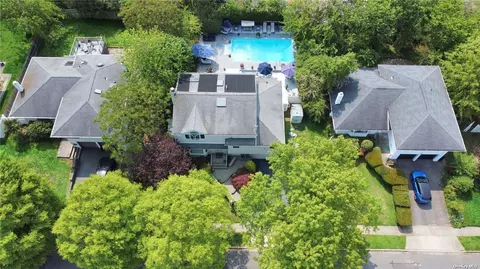 110 Birchwood Park Dr, Jericho, NY 11753