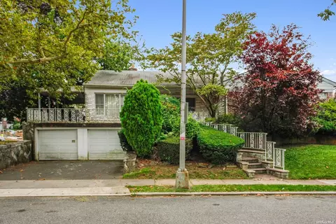 217-80 Stewart Rd, Hollis Hills, NY 11364