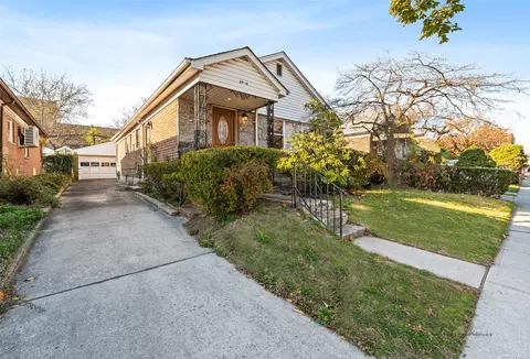 64-18 Utopia Pkwy, Fresh Meadows, NY 11365