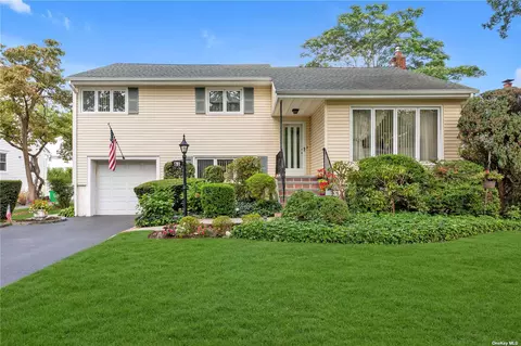 61 Pell Ter, Garden City, NY 11530