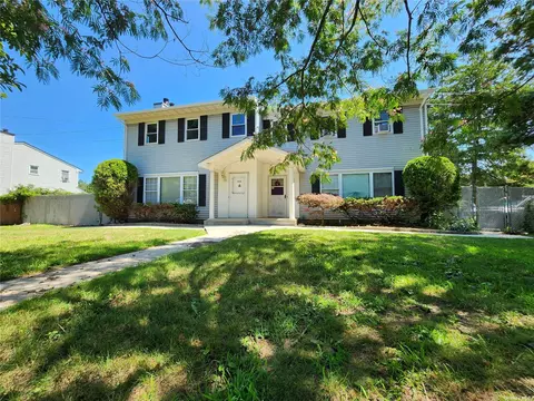 551-553 Rosevale Ave, Ronkonkoma, NY 11779