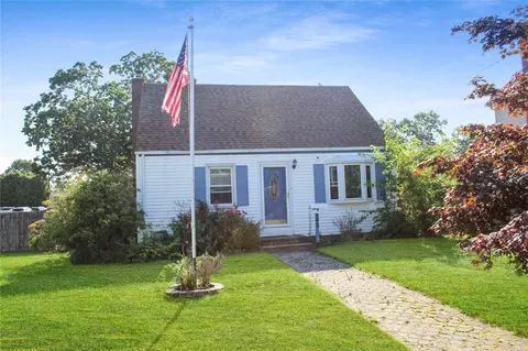 45 Washington Ave, West Sayville, NY 11796