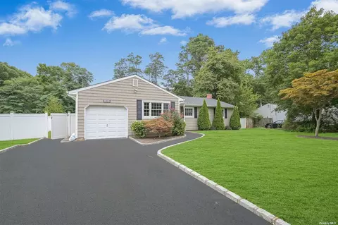 37 W Denis Ln #W, Coram, NY 11727