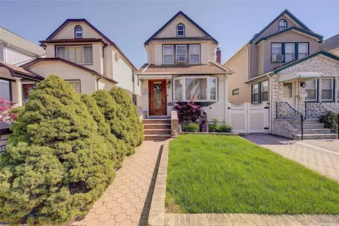 92-33 Vanderveer St, Queens Village, NY 11428