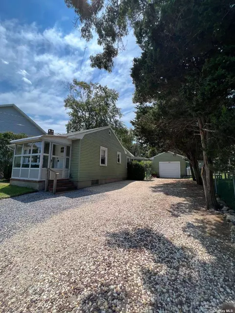 1321 N Sea Rd, Southampton, NY 11968