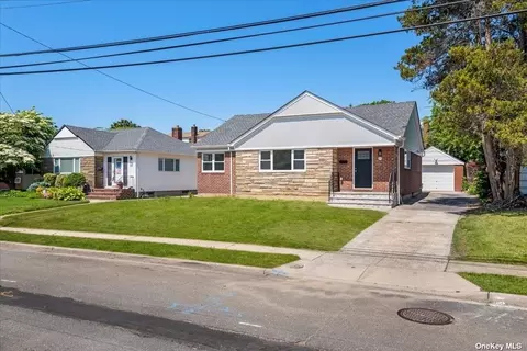 77 Margaret Dr, Valley Stream, NY 11580