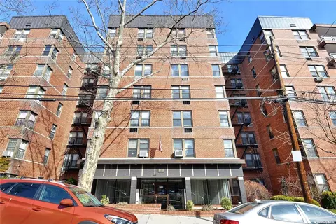 67-41 Burns St #414, Forest Hills, NY 11375