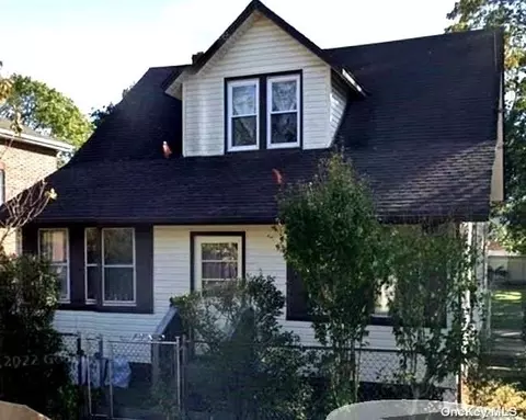 20 E 10th St, Huntington Station, NY 11746