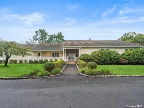 20 Aldrich St, Sayville, NY 11782