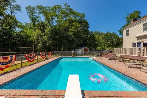 23 Josica Dr, Aquebogue, NY 11931