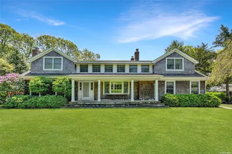 26 Edgewood Rd, Quogue, NY 11959