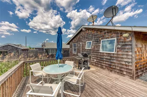 11 Atlantic Ave, East Islip, NY 11730