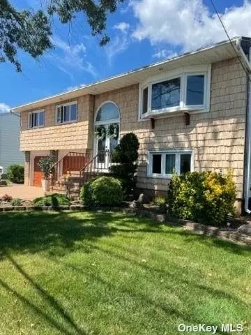 110 Meister Blvd, Freeport, NY 11520