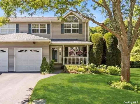 16 Springwood Lane #., Huntington, NY 11743