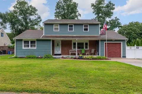 6 Carston St, Selden, NY 11784