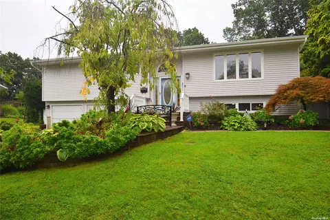55 Lauren Ave, Dix Hills, NY 11746