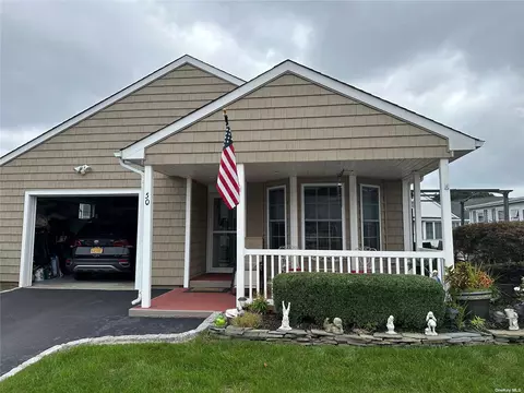50 Dogwood Ln #50, Manorville, NY 11949