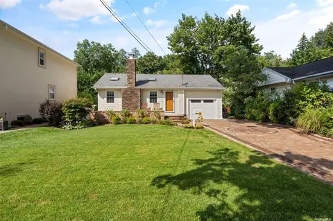 103 Burnham Ave, Roslyn Heights, NY 11577