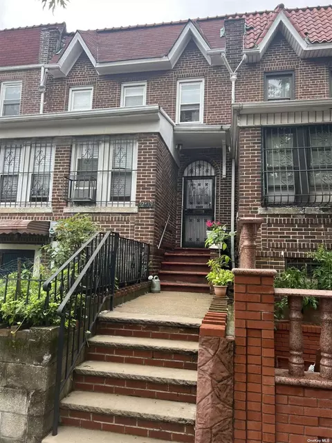 3239 84th St, East Elmhurst, NY 11370