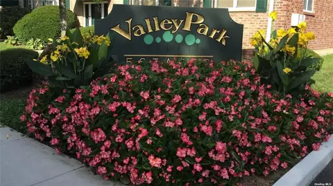 953 Fenwood Dr #3, Valley Stream, NY 11580