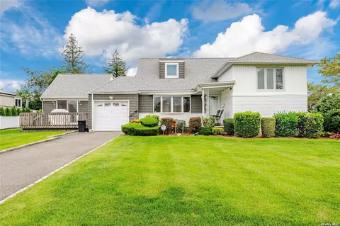 3245 Neptune Ave, Oceanside, NY 11572