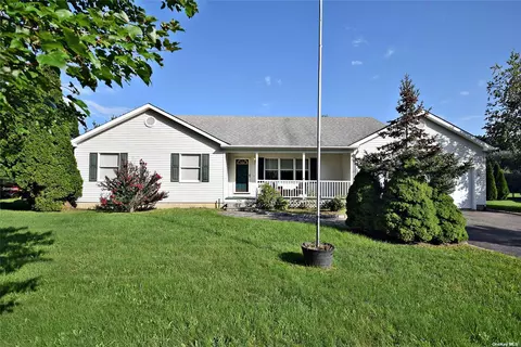 176 Sunup Trl, Riverhead, NY 11901