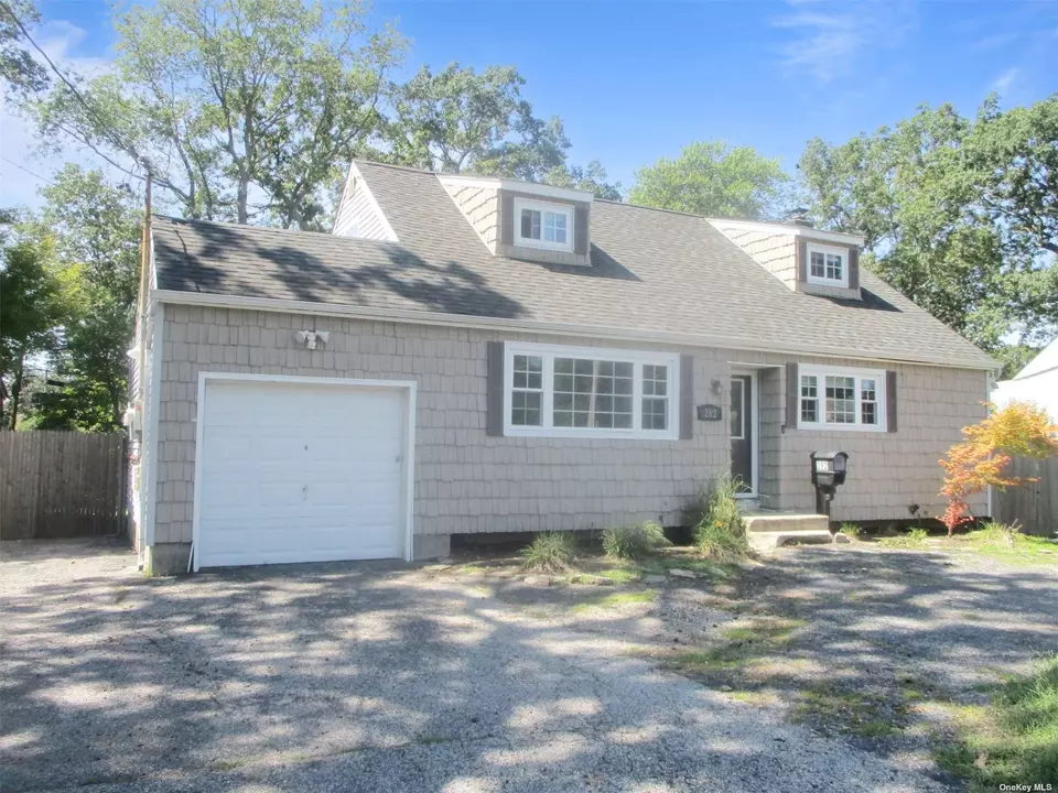 282 Maple Ave, Smithtown, NY 11787 26 Photos Movoto