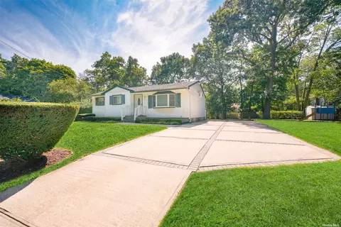 140 N 23rd St, Wheatley Heights, NY 11798