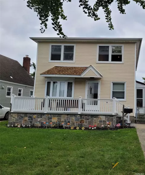 78-40 266th St, Floral Park, NY 11004