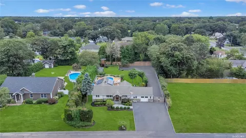 220 Norwood St, Islip Terrace, NY 11752