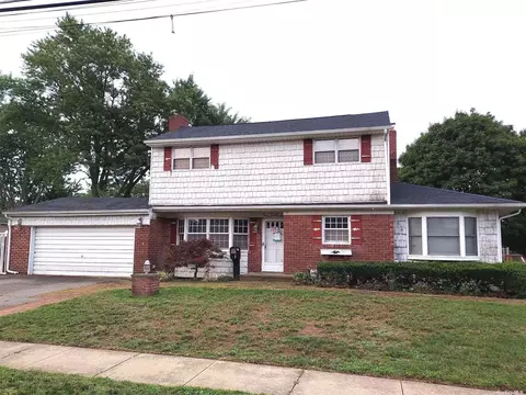 136 Willard Ave, Farmingdale, NY 11735