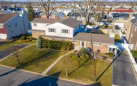 3497 Frederick St, Oceanside, NY 11572