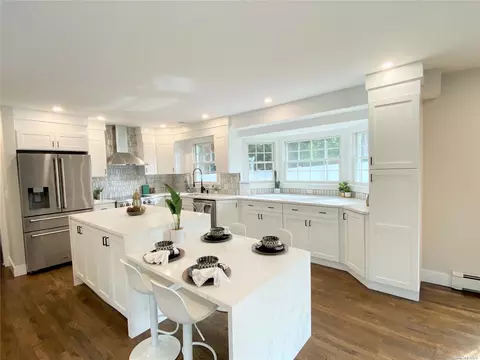 25 Chivalry Ln, Nesconset, NY 11767