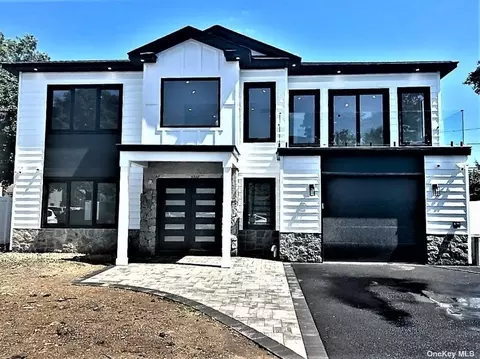 11 Crabtree Ln, Levittown, NY 11756