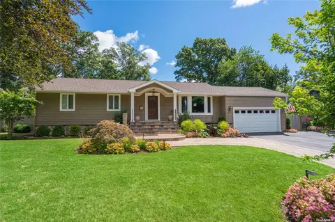 6 Panorama Dr, Huntington, NY 11743