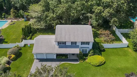 10 Eton Rd, Farmingville, NY 11738