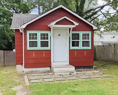 179 Orchid Dr, Mastic Beach, NY 11951