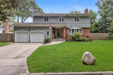 31 Lamarr Ave, Melville, NY 11747