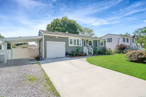 26 Douglass St, Brentwood, NY 11717