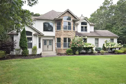 6 Patricia Ln, Manorville, NY 11949